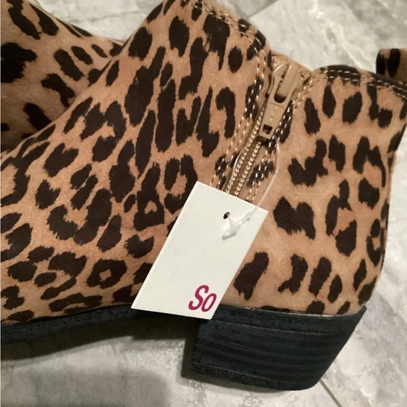Women’s Size 7.5 Booties Leopard Print - Picture 2 of 6